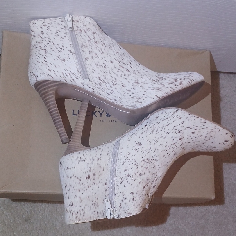 EUC Lucky Brand Cow Hair Fur Speckled Ankle Booties With Original Box- 8.5 - Picture 5 of 10